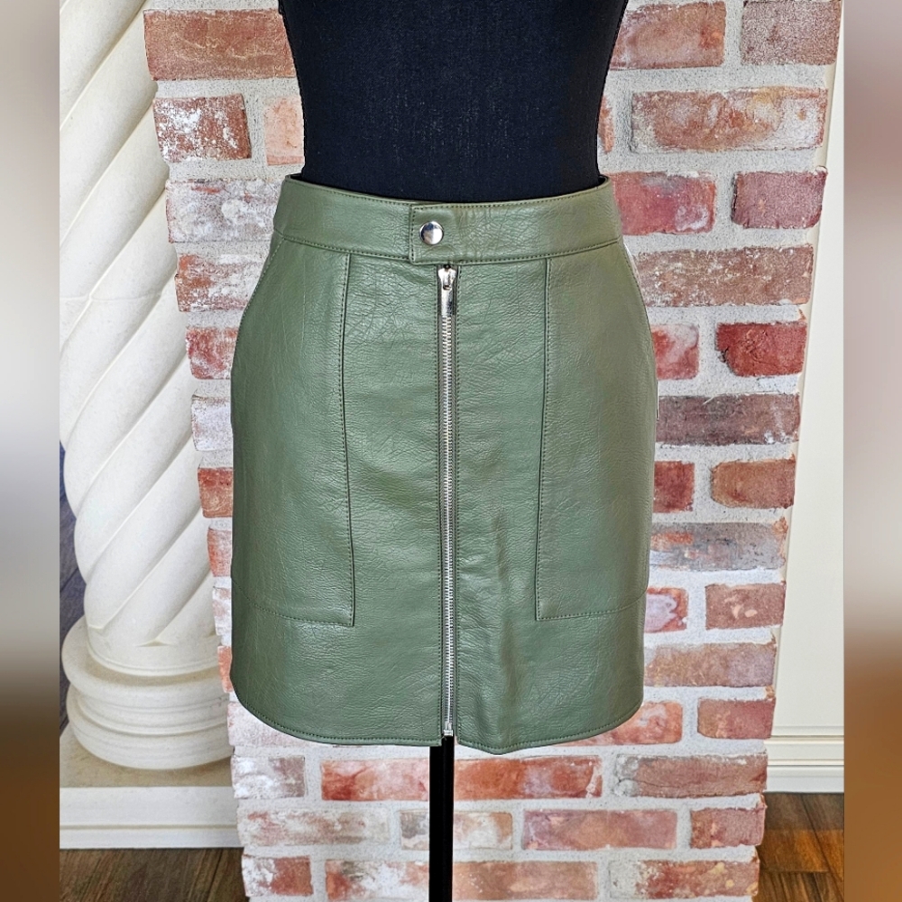 Bar III Green Pleather Skirt Size 4 NWT